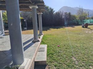 Nespecifikovaný výhled na hory nebo výhled na hory při pohledu z prázdninového domu