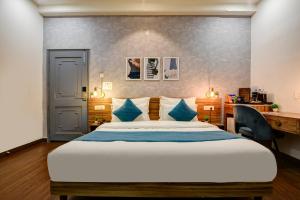 Katil atau katil-katil dalam bilik di Gallivanto Inn - Rohini +170 gambar