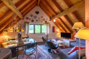 Televisyen dan/atau pusat hiburan di Lodjadis