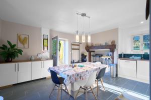 a kitchen with a table and chairs in a room at Maison Tiny Bwa in Saint-Cernin-de-lʼHerm