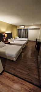 Ένα ή περισσότερα κρεβάτια σε δωμάτιο στο GR Suite SCSP +9 φωτογραφίες