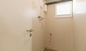 Koupelna v ubytování RedDoorz at Coral Tree Residences + 43 fotografií