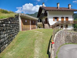 Le GrazieにあるCasa Pozzobonの石垣建築家