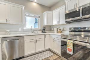 Η κουζίνα ή μικρή κουζίνα στο 5370 N Union Unit102