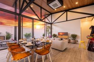 Posezení v ubytování Modern 4-Bedroom Solar Villa with Pool & Game Zone at Sunset Garden 15