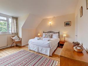 Voodi või voodid majutusasutuse 4 Bed in Wiveton NCC12 toas