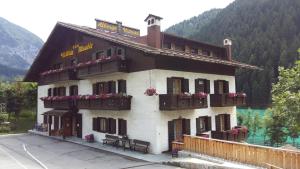 Nespecifikovaný výhled na hory nebo výhled na hory při pohledu z hotelu
