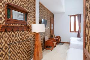 Μια τηλεόραση ή/και κέντρο ψυχαγωγίας στο Urbanview Hotel Tan Jokteng Prawirotaman