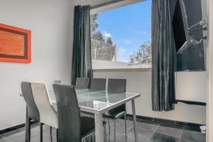 a dining room with a glass table and chairs at Francois in Calpe