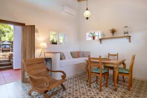 a living room with a table and chairs and a couch at Casa rural Maximón Gran Suite Relax in Los Caños de Meca