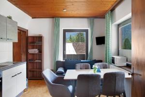 a kitchen and dining room with a table and chairs at Flying Hirsch in Stall