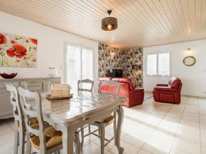 a living room with a table and chairs at Maison traditionnelle, proche plages, WIFI, jardin - FR-1-306-1319 in Fresnay-en-Retz
