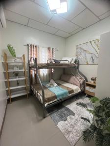 Postel nebo postele na pokoji v ubytování Bloomstone 2BR Family Suite in Gensan