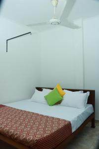 Postel nebo postele na pokoji v ubytování VILLA BLUE ROSE ,WALGAMA MADIHE Matara + 28 fotografií