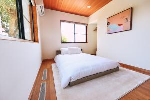 Postel nebo postele na pokoji v ubytování ウミヤマチクラ