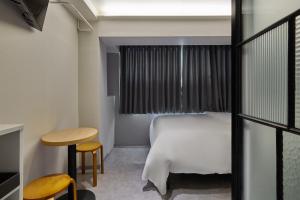 Ένα ή περισσότερα κρεβάτια σε δωμάτιο στο Unit J Hostel