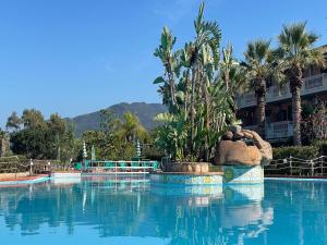 Bazén v ubytování Seafront apartment in Finale nebo v jeho okolí