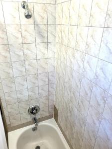 Ένα μπάνιο στο 7-14 mins to Times Square, Rare unit!