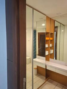 Beachfront With 50M pool Jacuzzi access-Pattayaにあるバスルーム