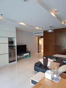 Beachfront With 50M pool Jacuzzi access-Pattayaにあるテレビまたはエンターテインメントセンター