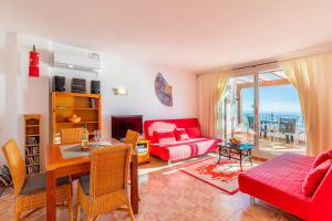 Posezení v ubytování 180-degrees sea view with pool