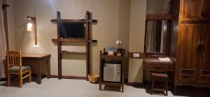 Televisyen dan/atau pusat hiburan di River View Jungle Camp