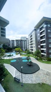 a view of a park with benches and buildings at Cozy Modern Studio Overlooking the Skyline in Molo