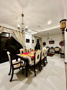 Χώρος καθιστικού στο Queens Garden +12 φωτογραφίες