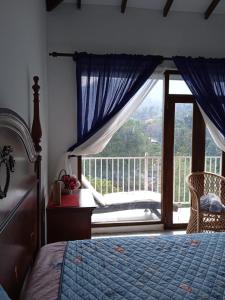 Ένα ή περισσότερα κρεβάτια σε δωμάτιο στο Queens Garden