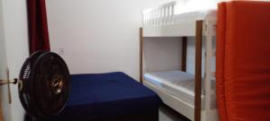 Narivoodi või narivoodid majutusasutuse Casa confortável com churrasqueira, wifi e ar condicionado toas