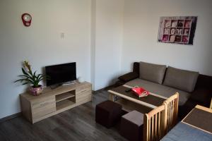 A seating area at Apartmány Lenko - near thermal aquapark Tatralandia