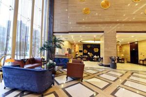 a lobby with couches and chairs in a building at Fuzhou Fuqing Ruixin Hotel in Rongcheng
