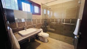 Et badeværelse på Luxury Signature Guest House