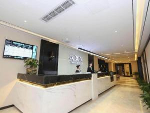 a lobby of a hotel with a reception counter at Xana Hotelle·Nanchang Bayi Square Metro Station in Nanchang
