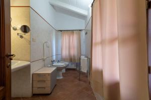 a bathroom with a toilet and a tub and a sink at Villa La Stalla Il Sole Verde in Bucine +20 photos
