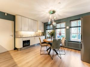 Dapur atau dapur kecil di Beautiful Villa in Drunen with Private Heated Pool +31 gambar