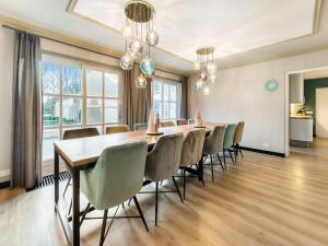 Gambar di galeri bagi Beautiful Villa in Drunen with Private Heated Pool di Drunen