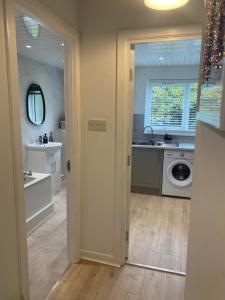 Ένα μπάνιο στο Modern apartment in Glasgow West End, free parking +34 φωτογραφίες