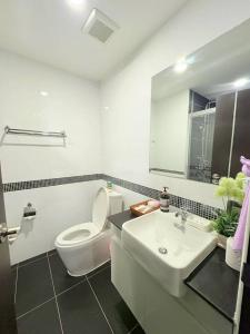 Phòng tắm tại Stylist Snug Room at Vidi Condominium Walking to Nimman