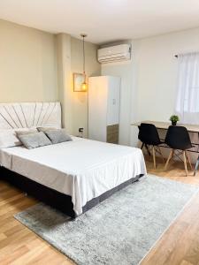 Postel nebo postele na pokoji v ubytování Apto estudio moderno tipo loft cerca a Unicentro