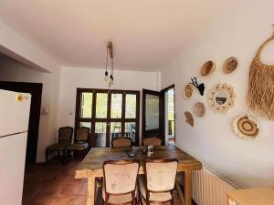 Posezení v ubytování Vavatsinia Panorama Cottage