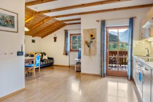 Cuisine ou kitchenette dans l'établissement Oberpatiglhof - Anna 14 autres photos