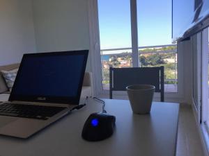 ランポーヤにあるTuró de Tjelleのラップトップコンピュータ