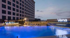 Bazén v ubytování Venus Royal Hotel Shenzhen International Exhibition Center nebo v jeho okolí