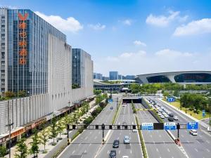 杭州市にあるVienna Hotel Hangzhou East Railway Station West Squareの車道