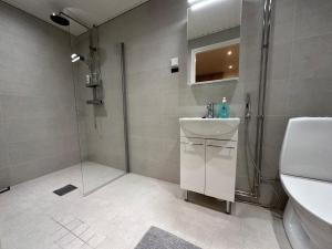 Ένα μπάνιο στο Royal Blue Ivalo