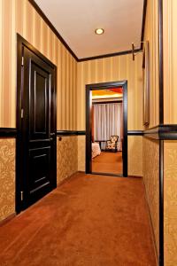 Postel nebo postele na pokoji v ubytování Attache Hotel