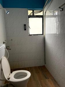 Koupelna v ubytování By the Ganges