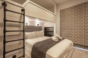 a bedroom with a large bed with white sheets at Lodge No 147 - Stewarts Resort Cameron in Cameron