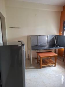 TV a/nebo společenská místnost v ubytování Roshni Apartment- 3rd Floor 3C